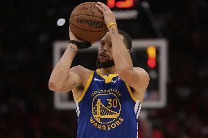库里:不会说自己不关注进NBA得分榜前10 但争冠才是我坚持的原因