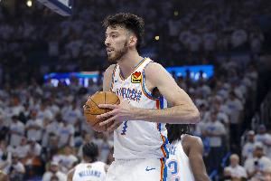  切特生涯季后赛场均正负值+7.39 历史第一 乔丹和库里位列二三位
